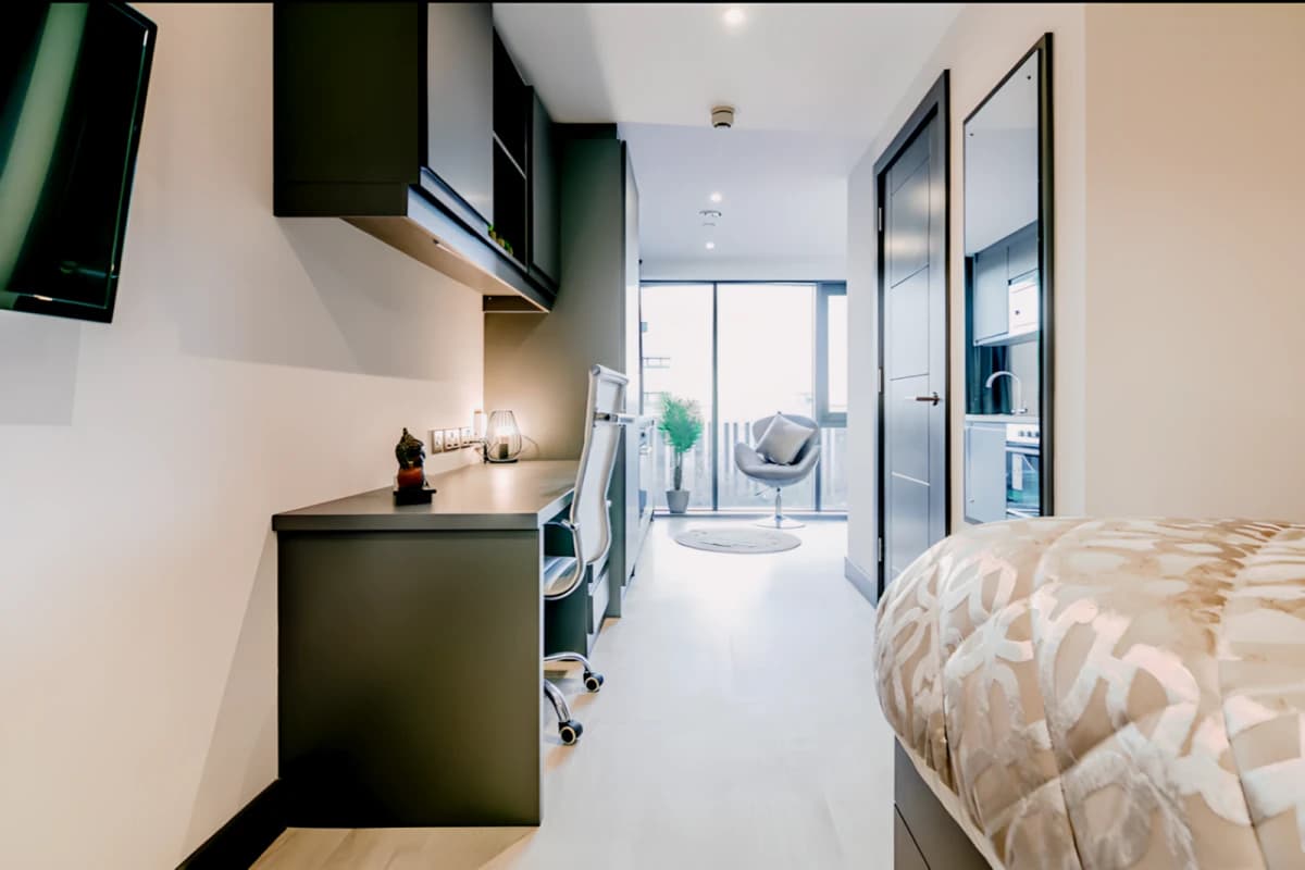 33 Parkside image