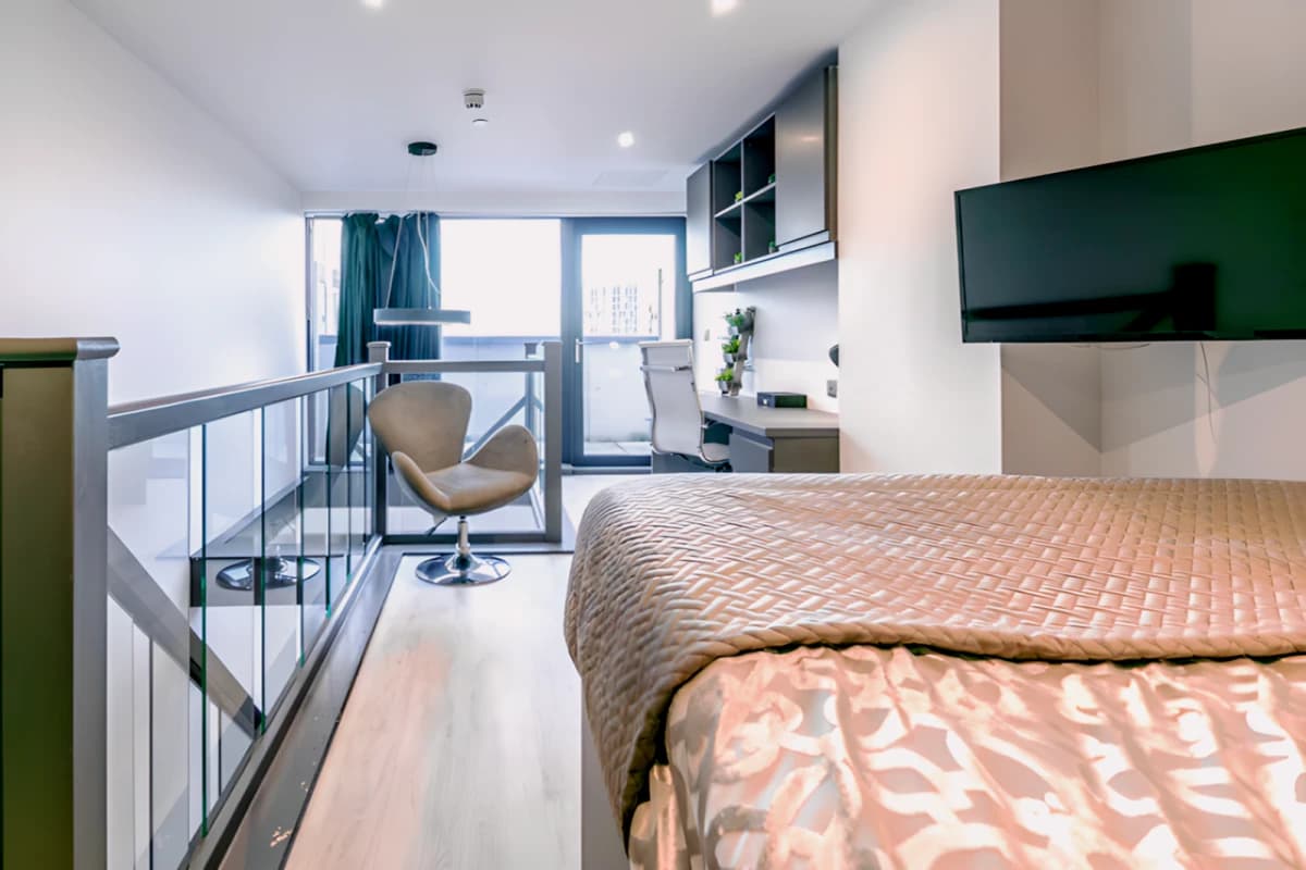 33 Parkside image