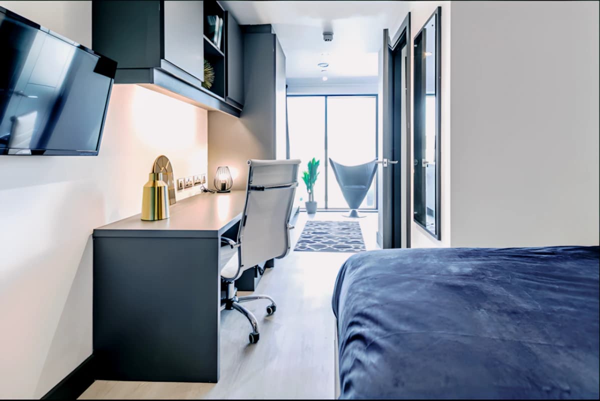 33 Parkside image
