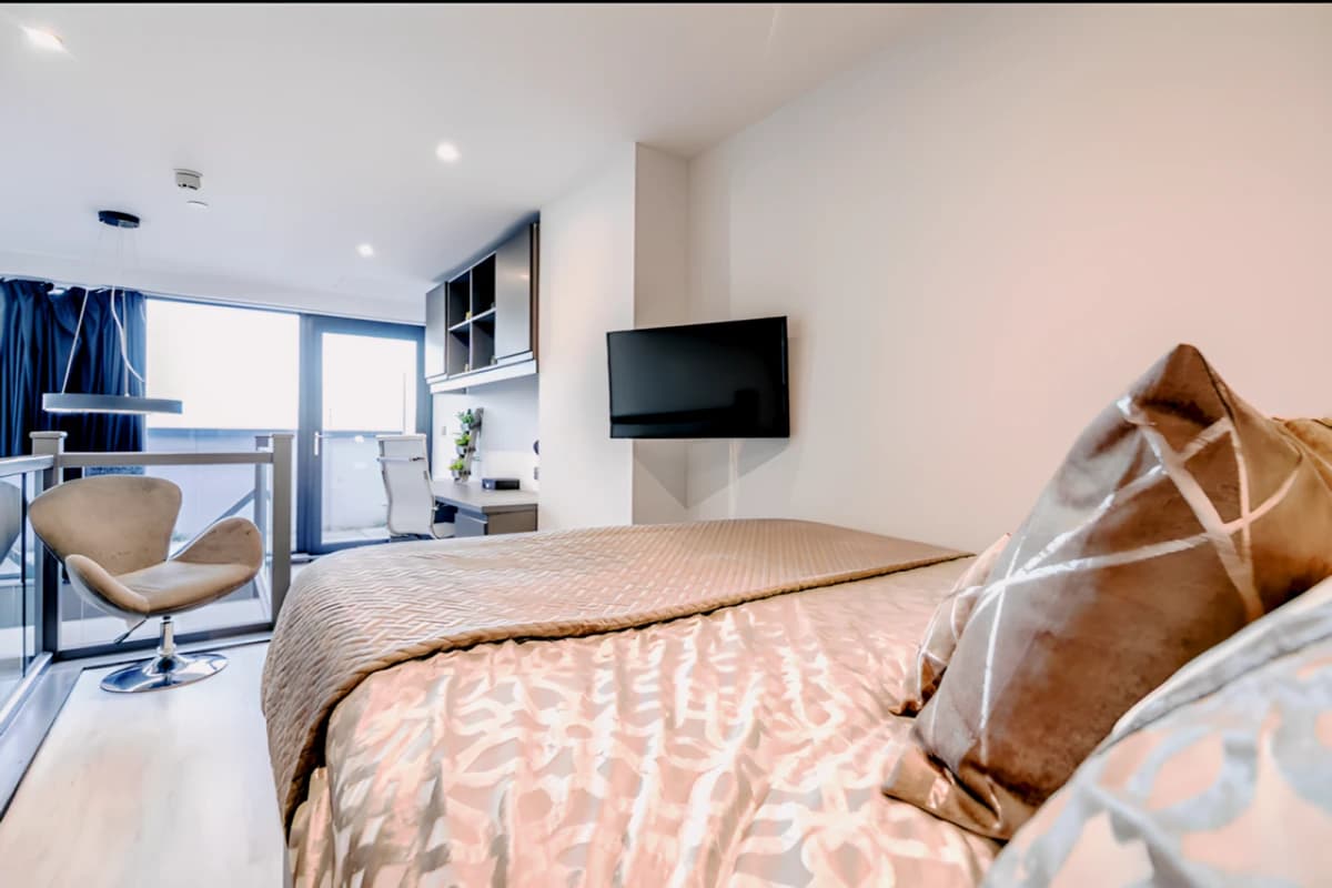33 Parkside image
