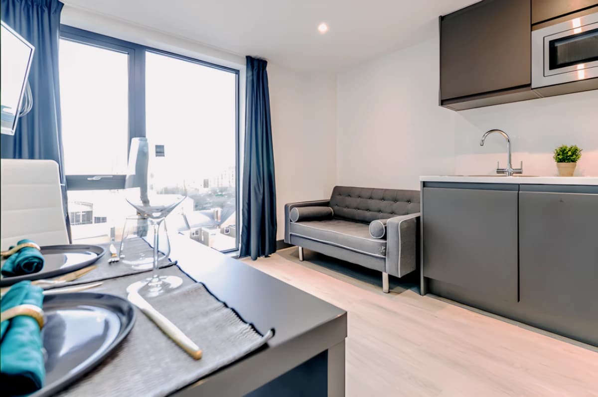33 Parkside image