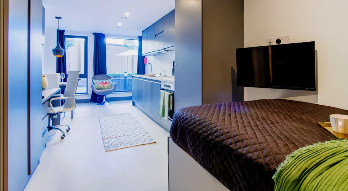 33 Parkside image