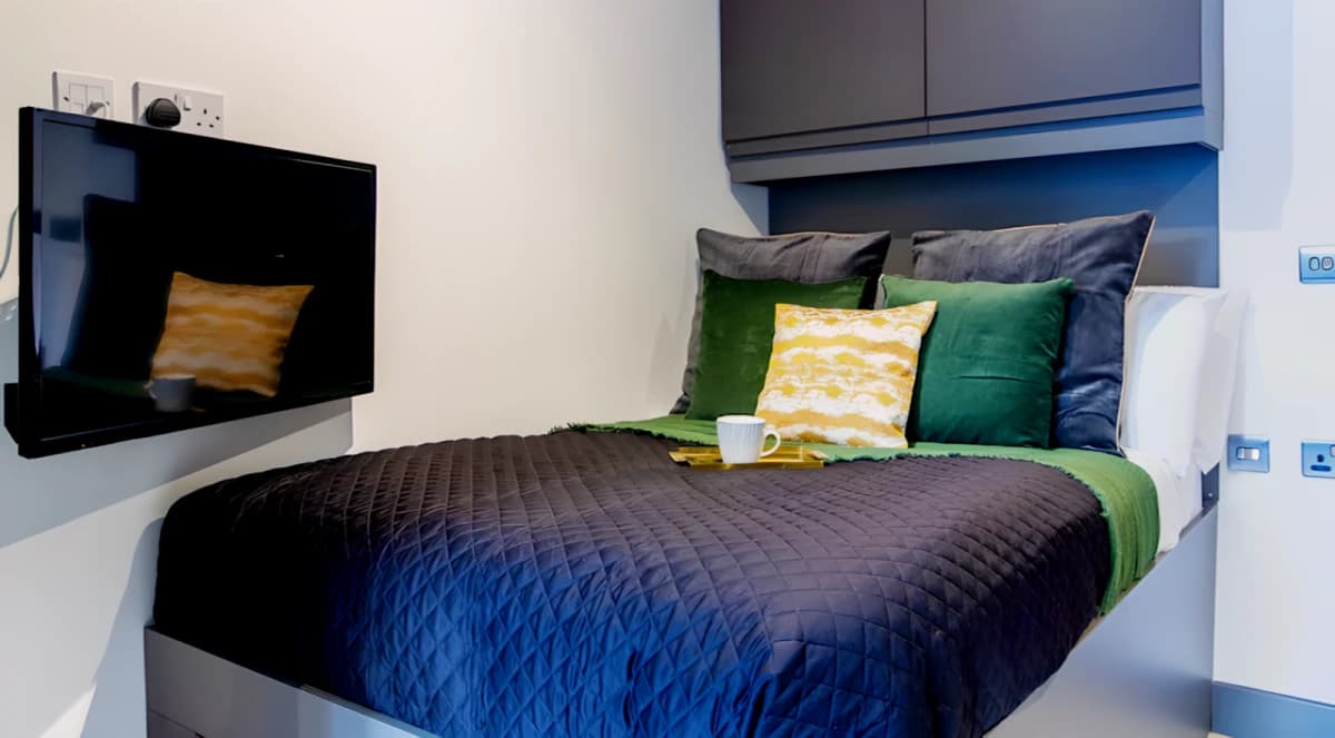33 Parkside image