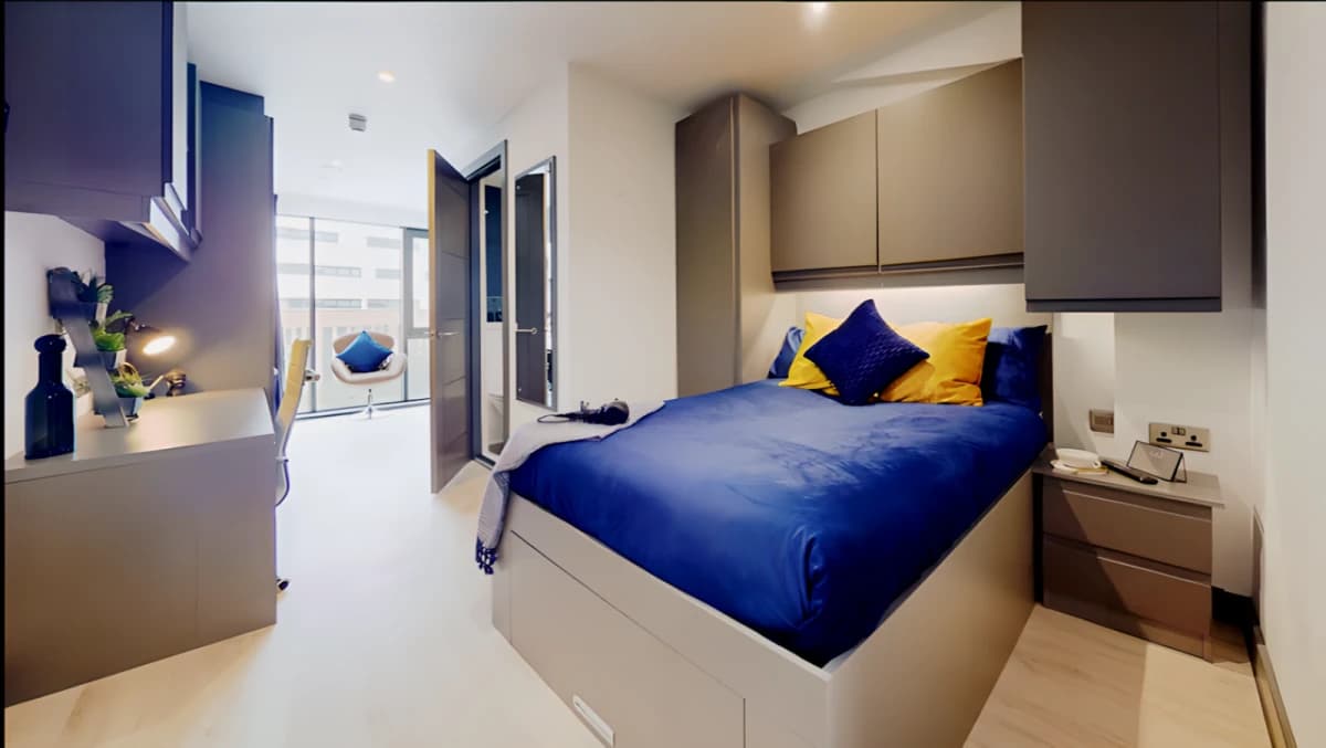 33 Parkside image