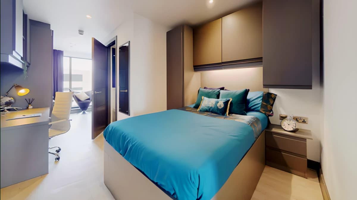 33 Parkside image