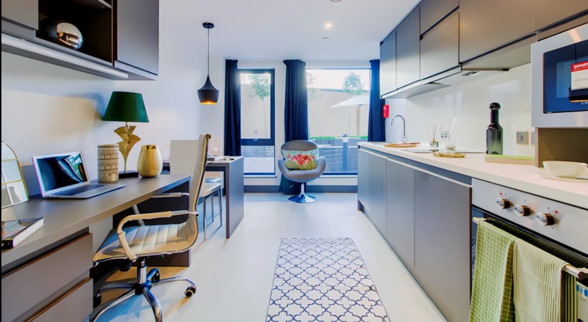 33 Parkside image