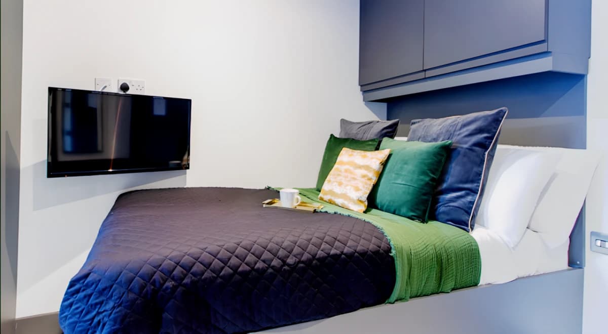 33 Parkside image