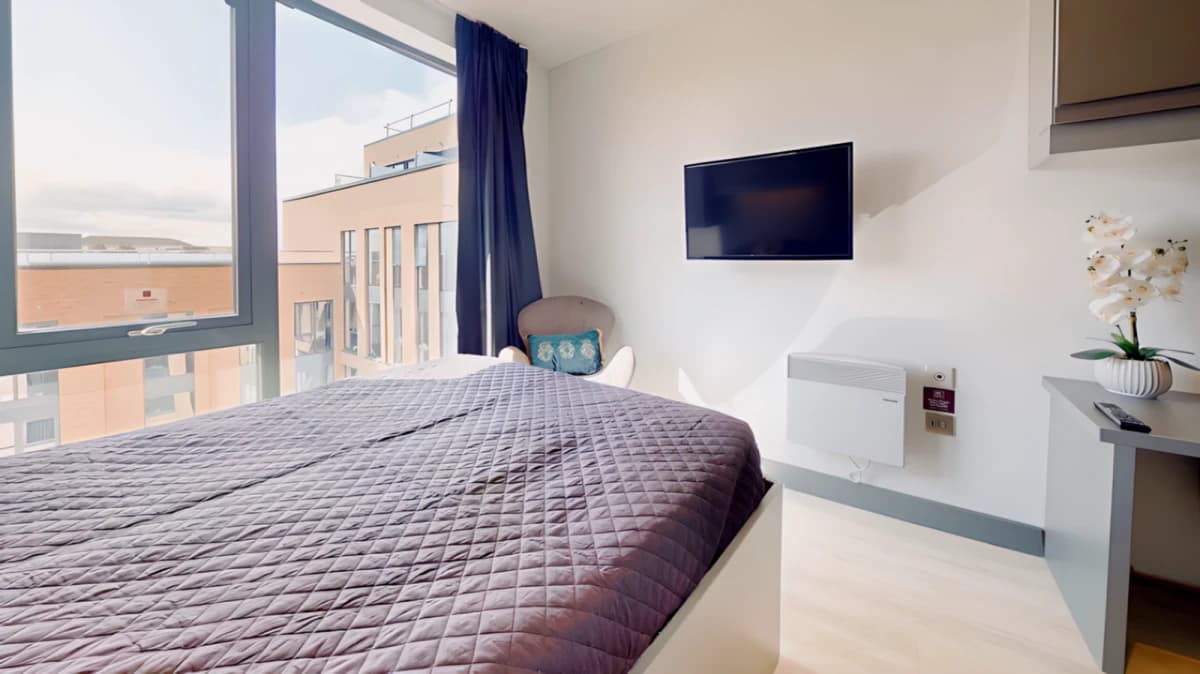 33 Parkside image