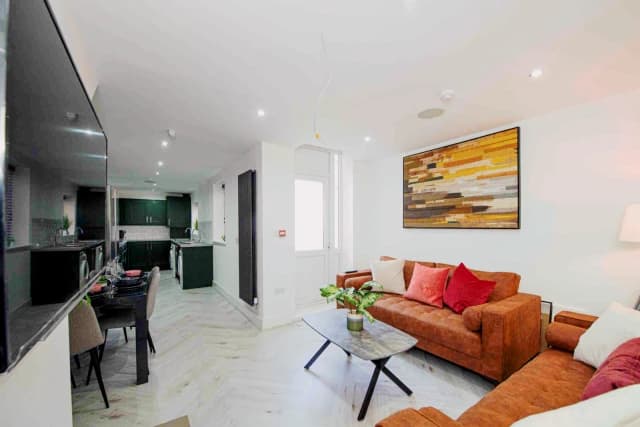 47 Woodcroft Road, L15 image 2