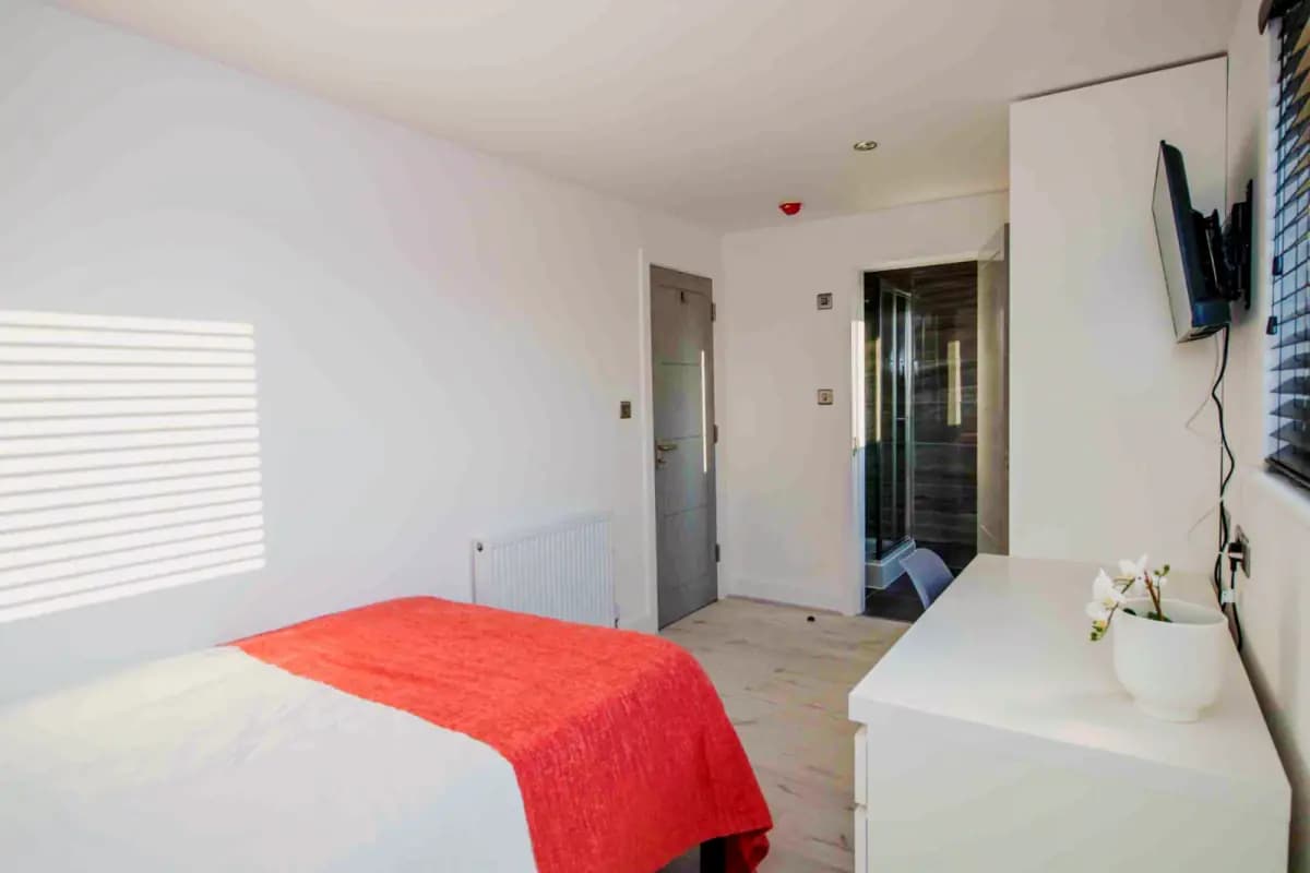 19 Cranborne Road, L15
