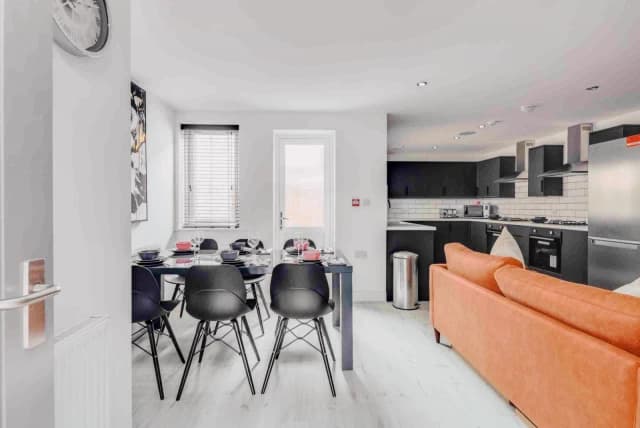 42 Cranborne Road, L15 2HX image 4
