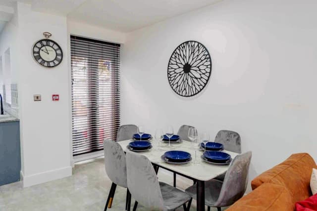 53 Thornycroft Road, L15 image 4