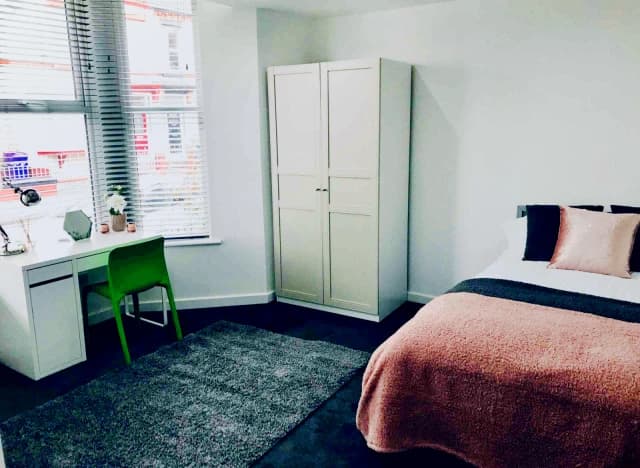 7a Gainsborough Road, L15