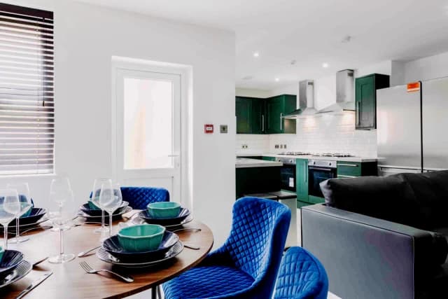 27 Granville road, L15 image 2