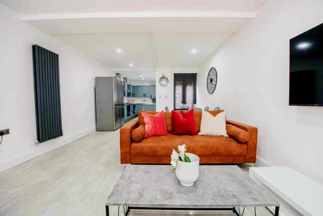53 Thornycroft Road, L15 image 2
