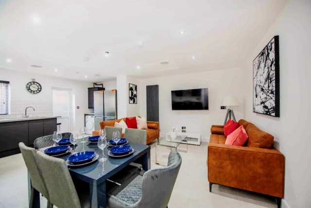 19 Cranborne Road, L15 image