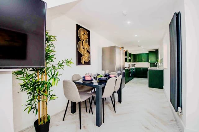 47 Woodcroft Road, L15