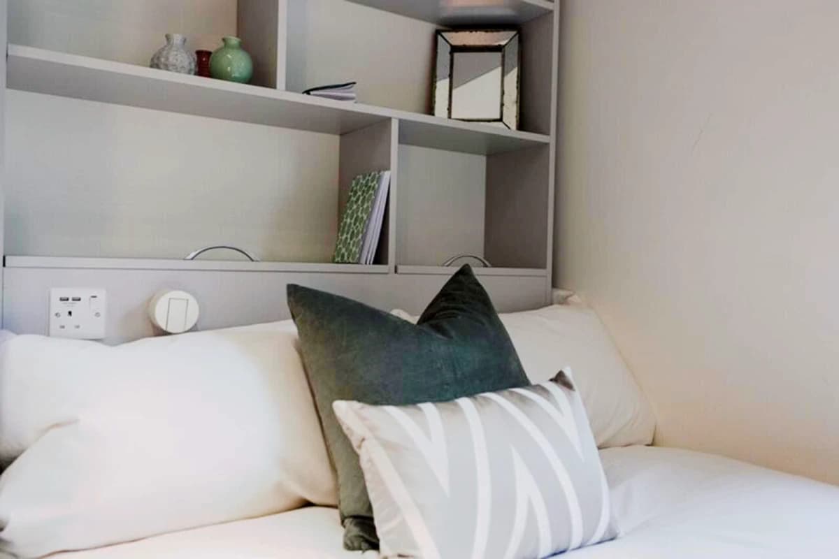 Lit Islington Residence image