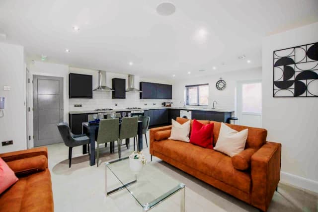 19 Cranborne Road, L15 image