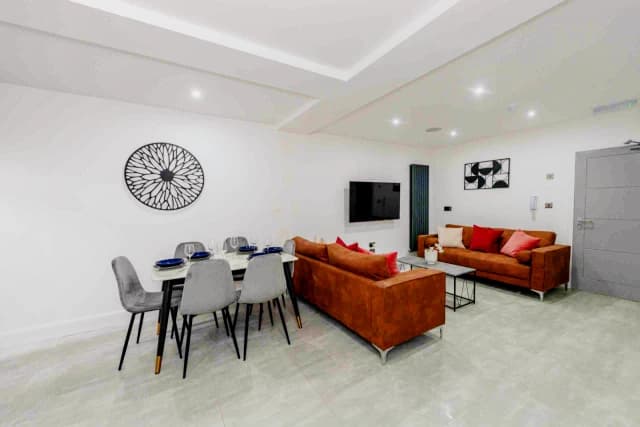 53 Thornycroft Road, L15 image