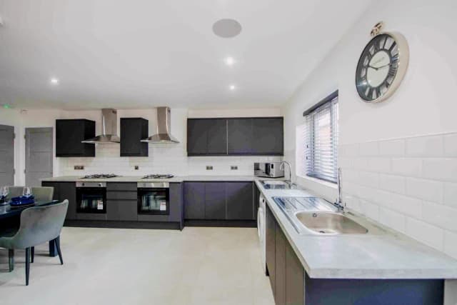 19 Cranborne Road, L15 image