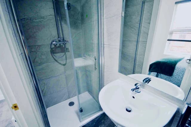 5 Esher Road, L6 image