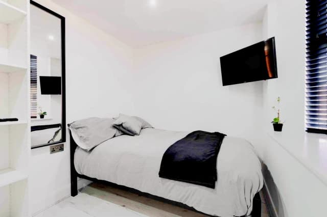 124 Empress Road, L7 image