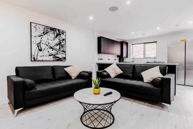 94 Avondale Road, L15 image 2