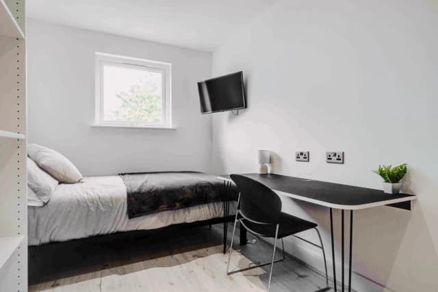 16 Deane road, L7 image