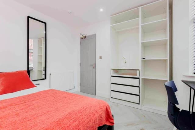 39 Connaught Road, L7 image