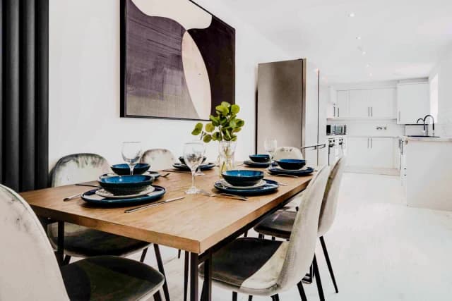 16 Deane road, L7 image 3