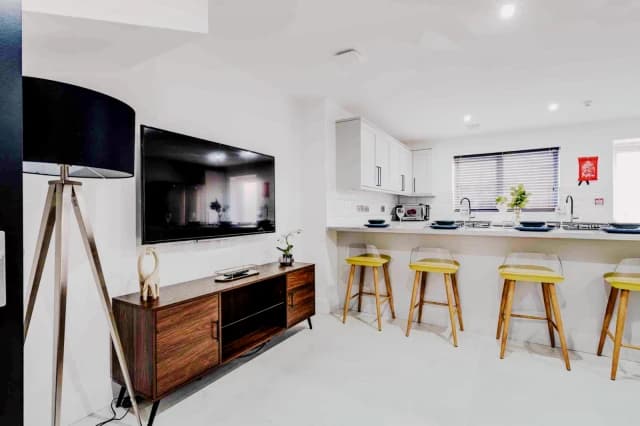 54 Gainsborough road, L15 image 2