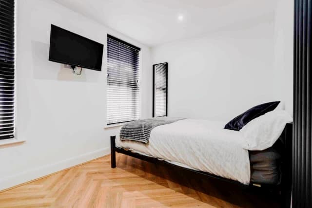 24 Cotswold Street, L7 image 5