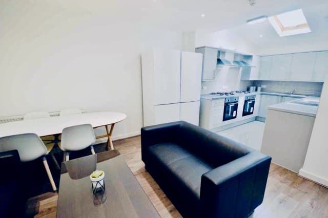 5 Esher Road, L6 image 4