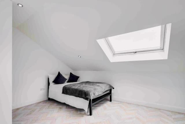 130 Cranborne Road, L15 image 2