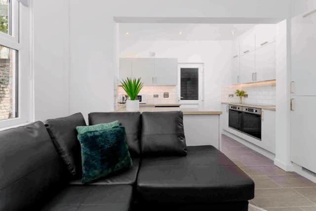 97 Boswell Street, L8 image 2