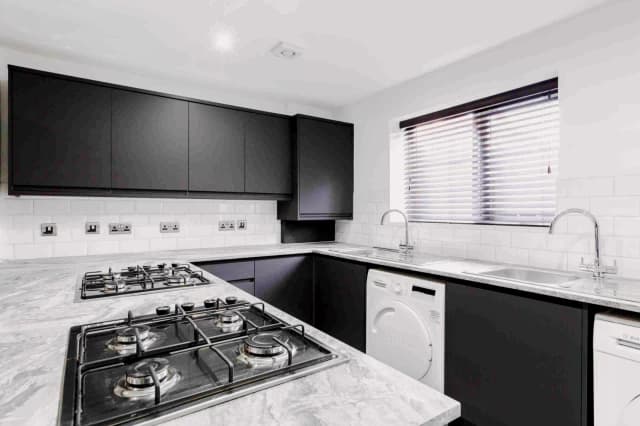 39 Connaught Road, L7 image