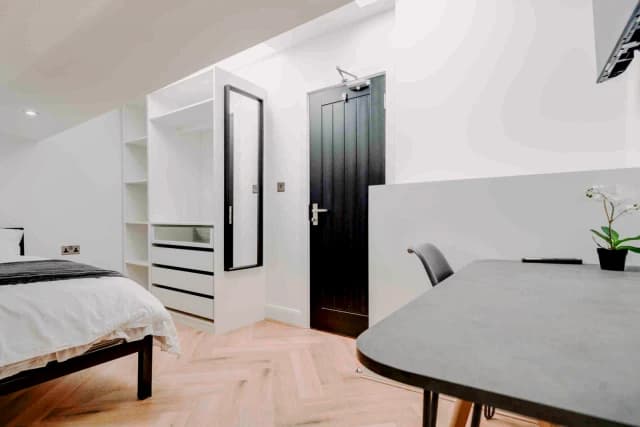 24 Cotswold Street, L7 image