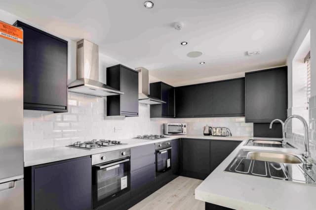 8 Callow road, L15 image 3