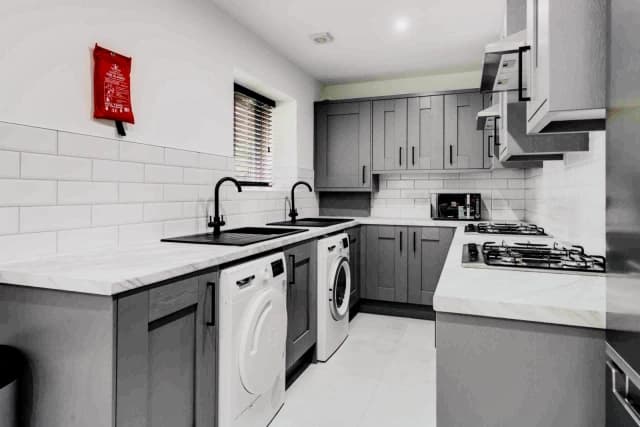 24 Cotswold Street, L7 image 3