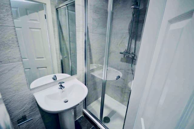 5 Esher Road, L6 image
