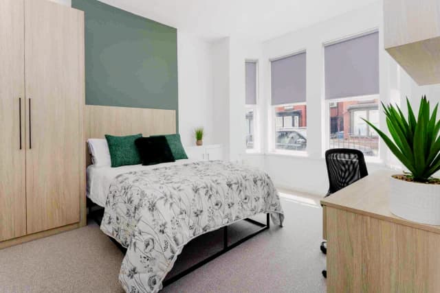97 Boswell Street, L8 image 4