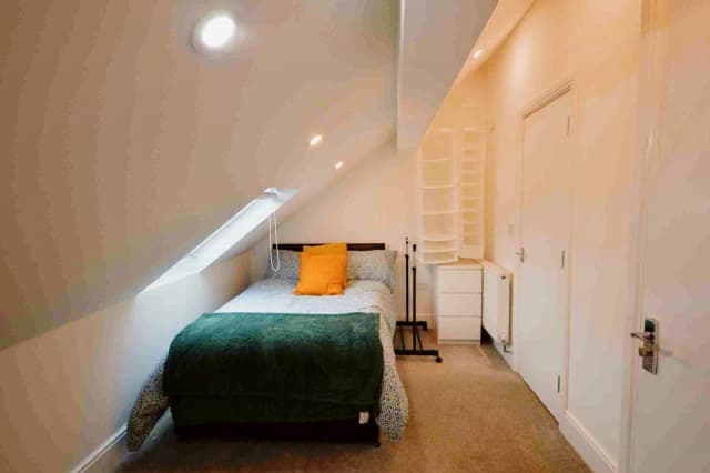78 Cotswold Street, L7