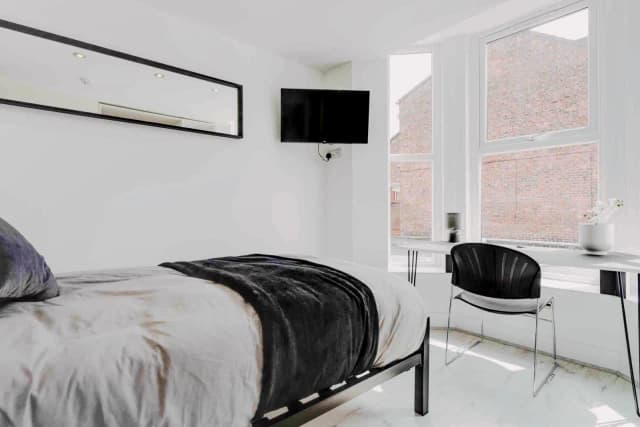 16 Deane road, L7 image 5