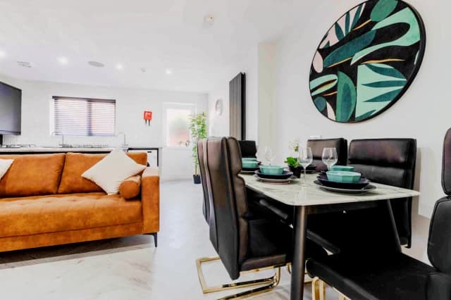 39 Connaught Road, L7 image 3