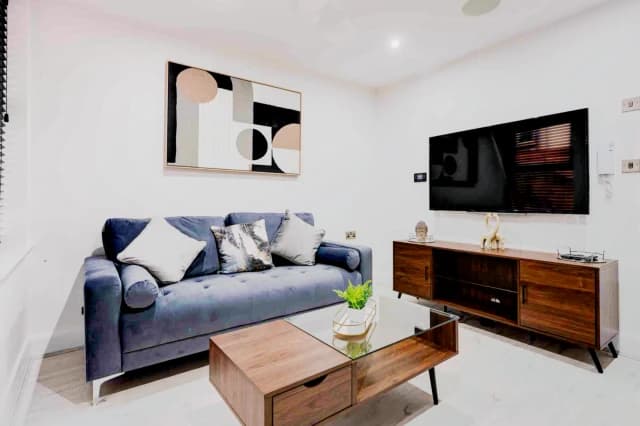 10 Leopold road, L7 image 2
