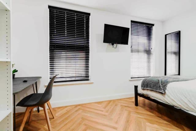 24 Cotswold Street, L7 image
