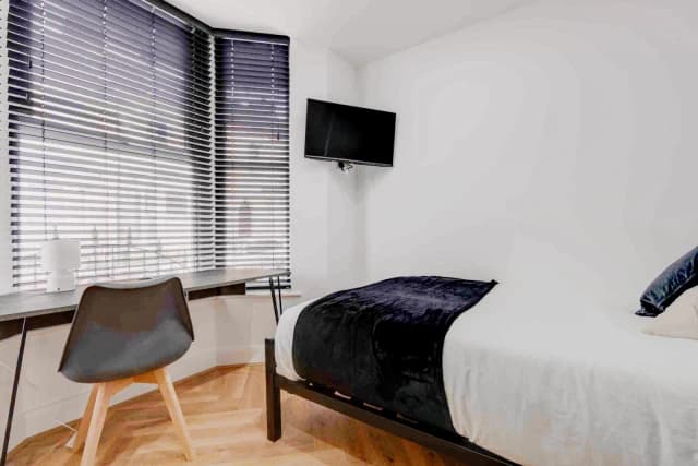 24 Cotswold Street, L7 image