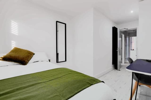 124 Empress Road, L7 image