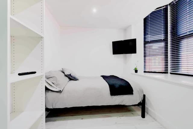 124 Empress Road, L7 image